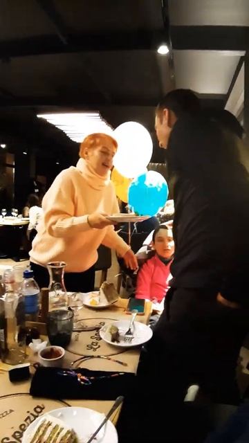 Маленький тортик и одну маленнькую свечку задули папа с мамой вместо особенной (ДЦП) девочки! Сумы! смотреть онлайн