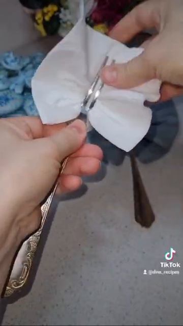 серверовка стола, серверовка, Салфетки для стола, бантик на вилке смотреть онлайн