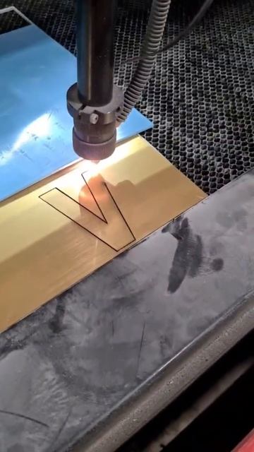 изготовление объёмной буквы из ПВХ и золотого пластика смотреть онлайн