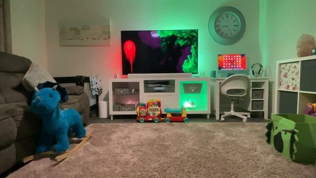 Philips 65” Oled Ambilight TV with 3 Philips Hue Play Bars 100% and 70% Brightness. смотреть онлайн