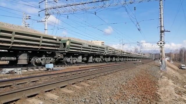 3М62У-0058 в роли толкача. Ермак и состав с щебнем. Идут по 4 пути на подъём. смотреть онлайн
