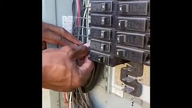How To Replace A 15 AMP Circuit Breaker смотреть онлайн