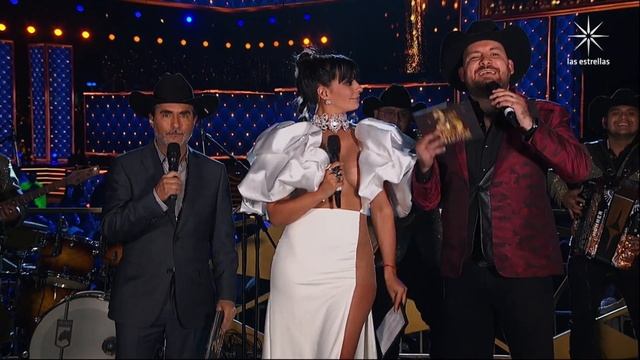 Cecilia Galeano vestido blanco escotado смотреть онлайн