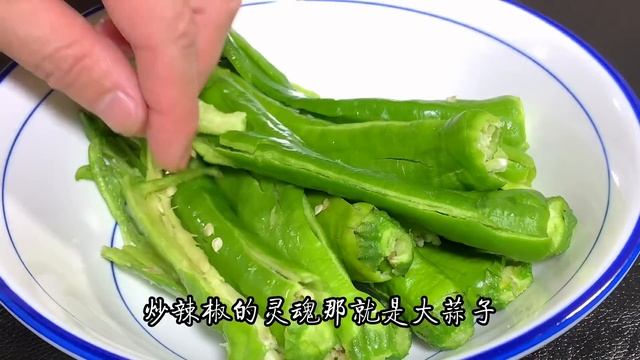 茄子別總是紅燒著吃了，試試這樣做法，鮮香過癮又開胃，超下飯【阿朝哥美食】#茄子 #茄子做法 #茄子食譜 смотреть онлайн