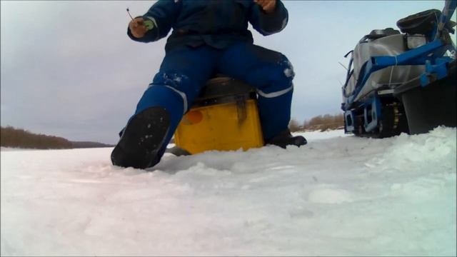 Весенняя подлёдная рыбалка у фантана на старице реки Обь с.Могочино. смотреть онлайн