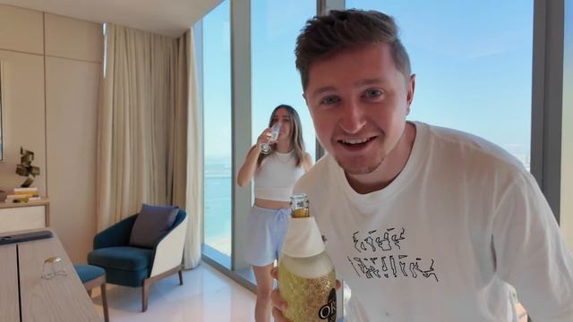 Dubai's CRAZY New Party HOTEL - FIVE LUXE JBR - Opening Day! смотреть онлайн