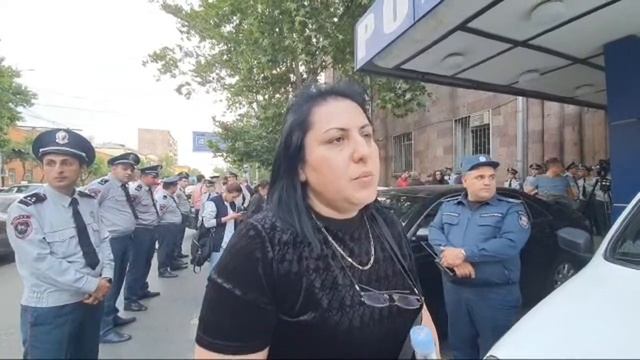 Աշոտ Փաշինյանը որոշեց, որ իրեն պետք է մեքենայից դուրս նետի. զոհվածի մայր смотреть онлайн