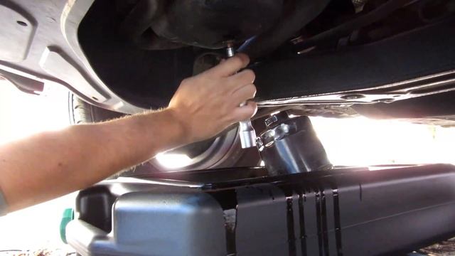 Hot to change Skoda Fabia Oil смотреть онлайн