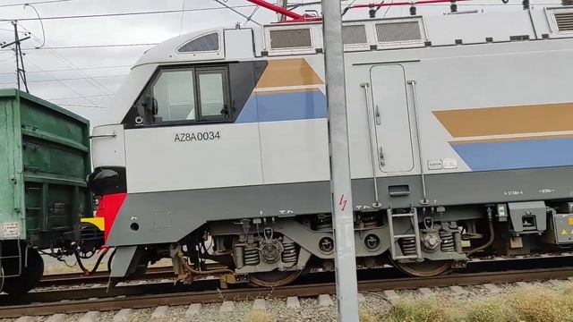 AZ8A-0034 Тифон + свисток следует по перегону Товуз-Агстафа/ Azerbaijan new electric locomotive AZ8 смотреть онлайн