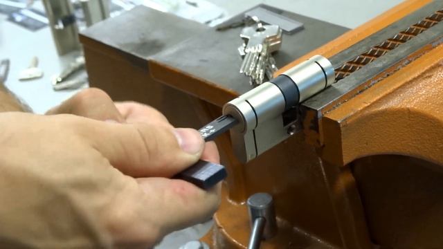 отмычки для вскрытия замков STANDERS и STANDERS Lock+. сайт: https://medvejatnik.kiev.ua смотреть онлайн