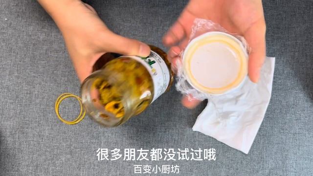 才知道，罐頭瓶上有個小機關，輕輕一擰就打開了，方法簡單又實用！【百變小廚坊】 смотреть онлайн