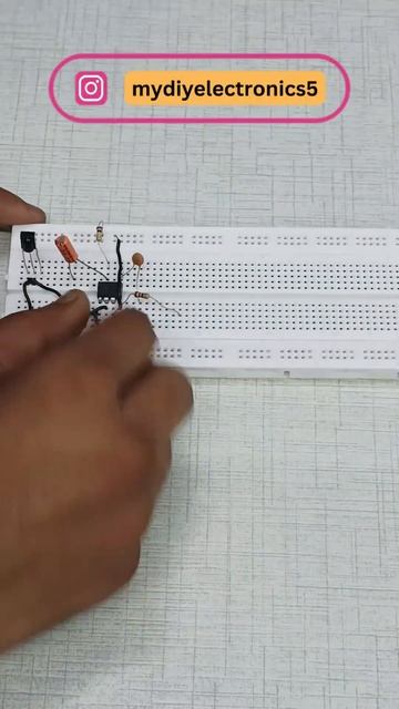 How To Make Remote Control IR Project With 555 Timer IC | Time Delay Relay Using Breadboard Project смотреть онлайн