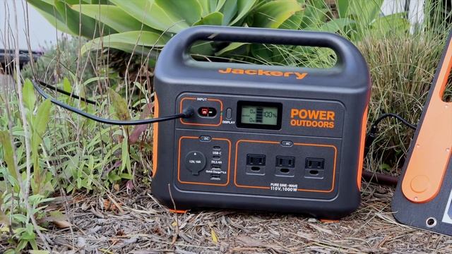 Jackery 1000 Portable Power Station and Solarsaga 100 solar panel смотреть онлайн