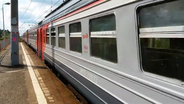 Электропоезд ЭР2Т - 7215 на станции Малые вязёмы смотреть онлайн