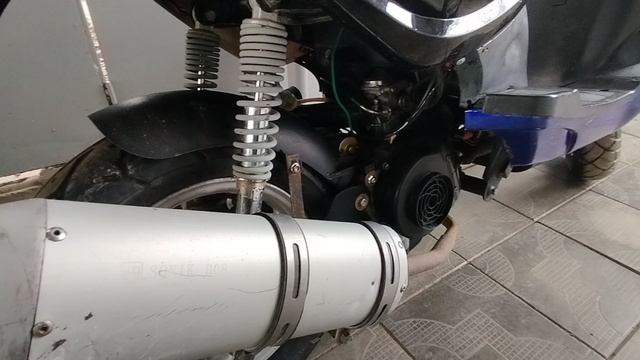 Китайский 4т скутер заводится и после прогрева глохнет. Одна из причин. смотреть онлайн