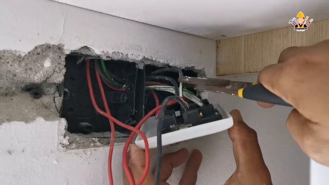 Smart Touch WIFI Switch - Install and Pairing to Phone Apps смотреть онлайн