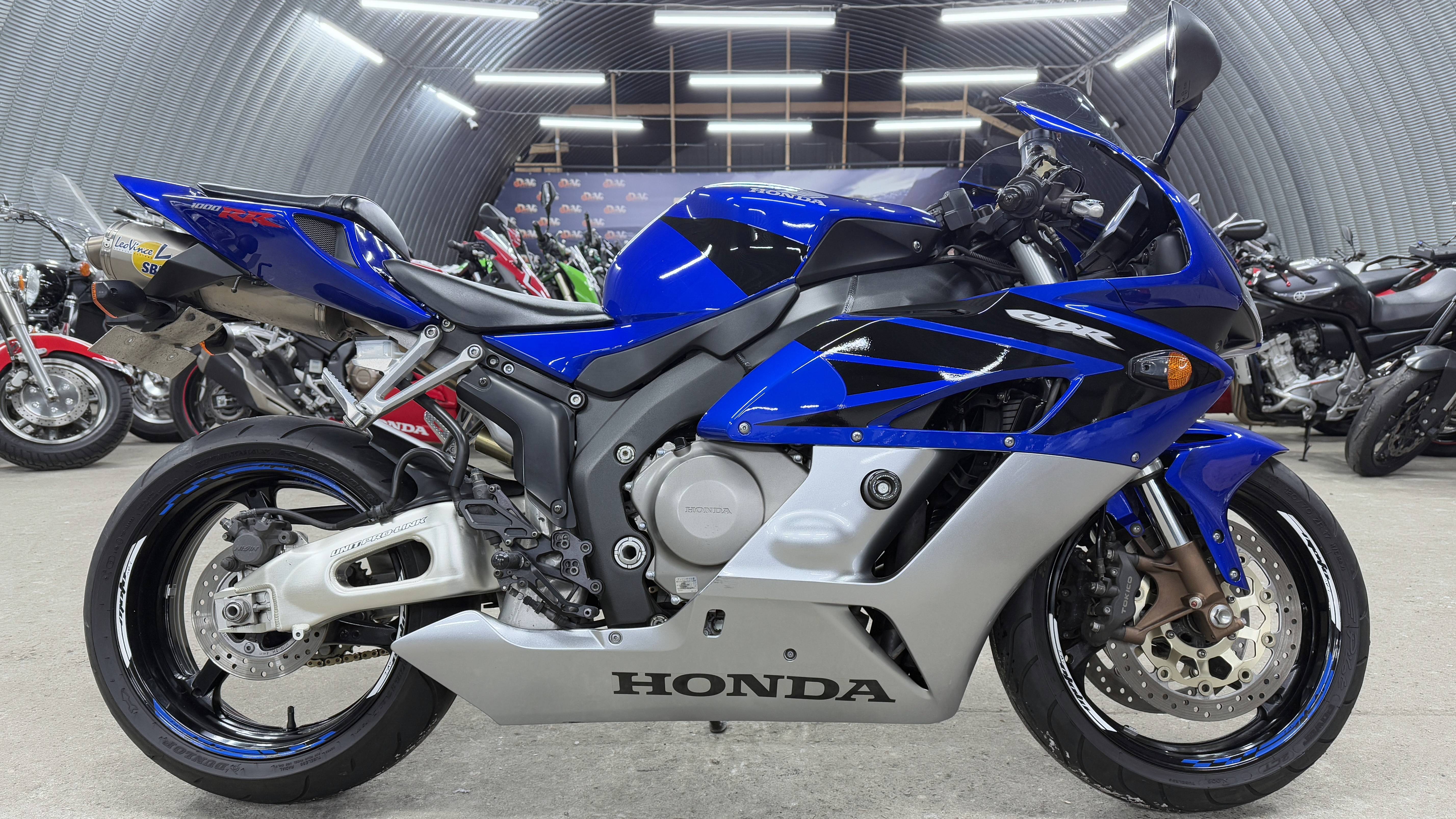 Обзор Honda CBR1000RR Fireblade |В НАЛИЧИИ| смотреть онлайн