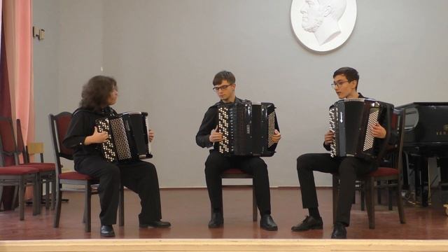 В.А. Моцарт «Маленькая ночная серенада» Финал Играет Юношеское Сибирское трио баянистов Новосибирск