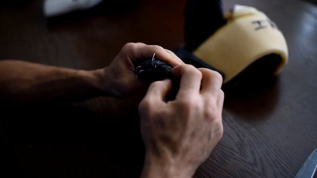 cutting boxing gloves everlast MX смотреть онлайн