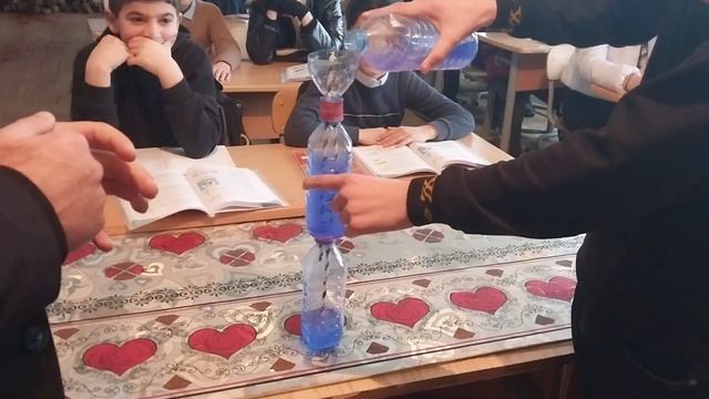Fizika dərsi. Heron fontanı təcrübəsi смотреть онлайн
