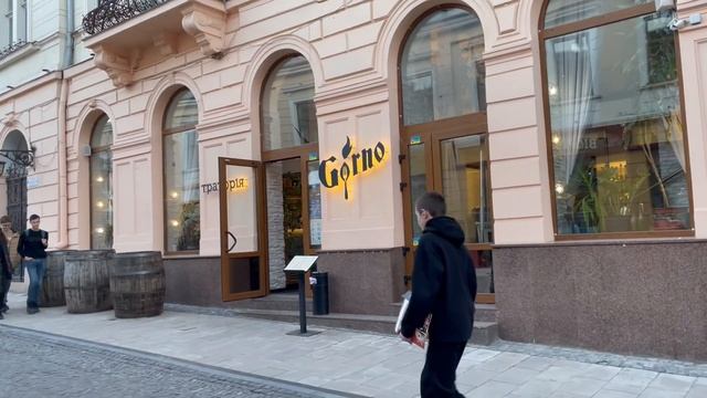 Для переселенцев в Черновцы: рестораны, гуманитарная помощь, где купить еду и прочее смотреть онлайн