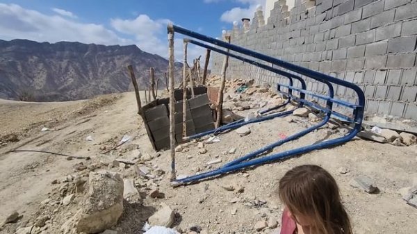 Nomadic pleasures in the castle: Hassan's artistic creativity to Zuleikha's cooking in the castle