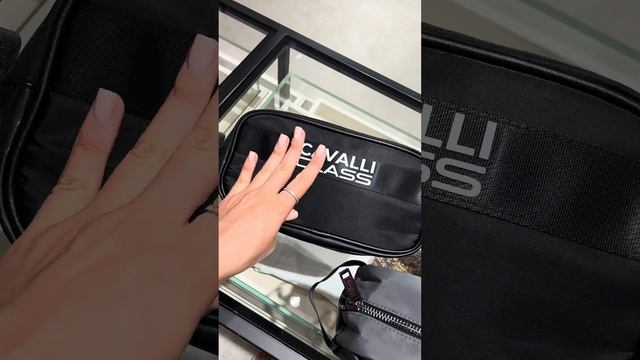 Мужская линия сумок от бренда Roberto Cavalli: Обзор моделей в различных цветах смотреть онлайн