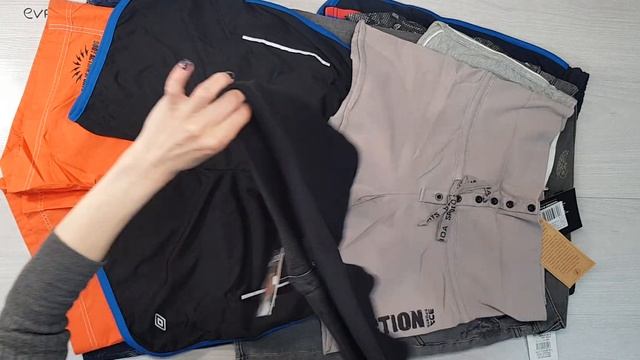 04587 Shorts action (Шорты м/ж) №23 5,20 кг 14,90€ за кг 31 ед смотреть онлайн