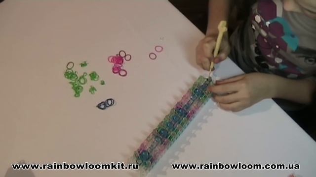 Rainbow Loom Россия: 4. Плетем оригинальный браслет смотреть онлайн