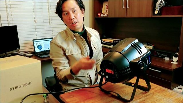 This LED stage light is quite a surprise | Unboxing and Review with Compass Chung смотреть онлайн