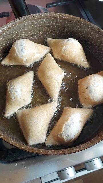 БАУРСАК, тесто дрож-е, ночная расстойка. Мука1й сорт и цельнозерновая. #вкуснаяжизнь #дом #баурсак смотреть онлайн