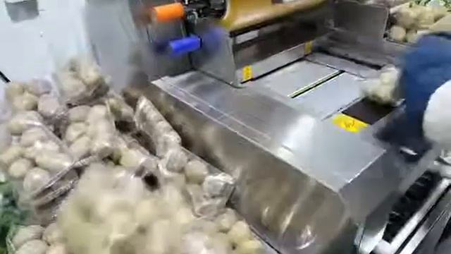 Автомат упаковки фруктов на подложке смотреть онлайн