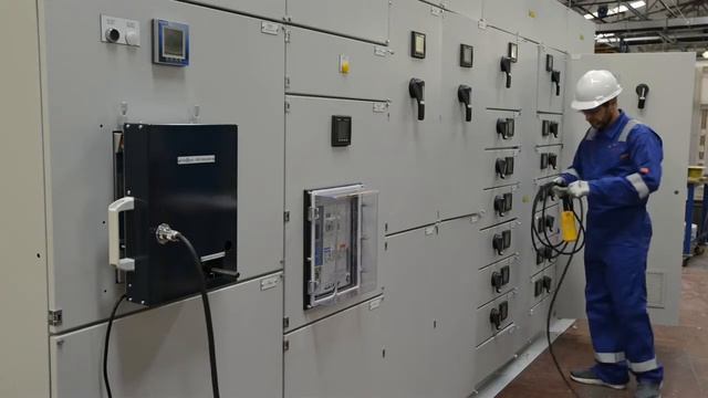 Привод для автоматического вкатывания/выкатывания выключателя TemPower 2 смотреть онлайн