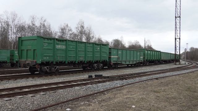 Тепловоз ТЭМ2-3130 на ст. Ахтме / TEM2-3130 at Ahtme station смотреть онлайн