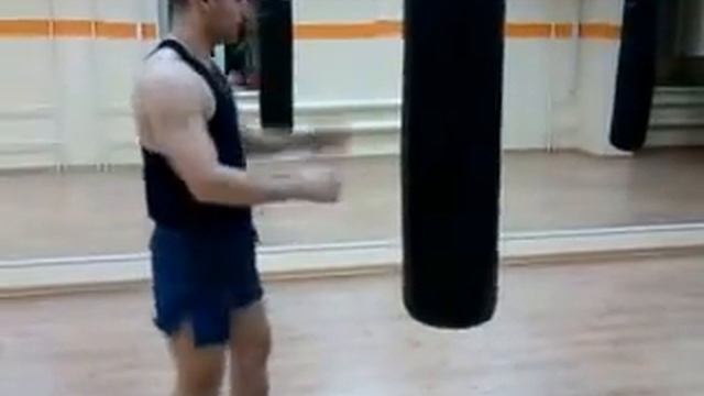 Простая тренировка с боксерским мешком смотреть онлайн