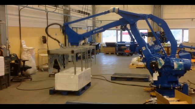 Роботизированная укладка продукции на паллеты | Robotic palletizing смотреть онлайн