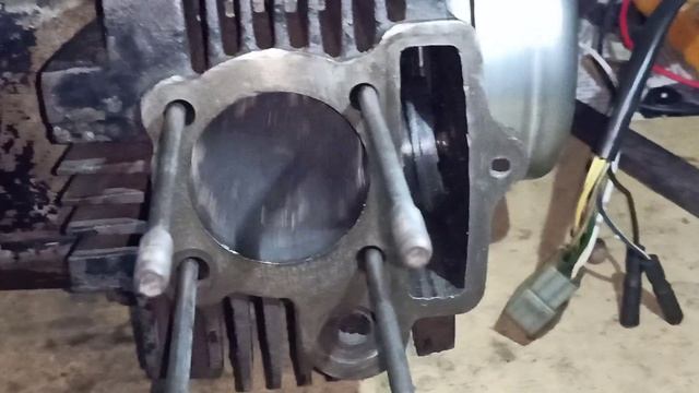 Thrilling speed of PISTON inside the engine cylinder (real-time video) #Engineeringexplained #Abou смотреть онлайн