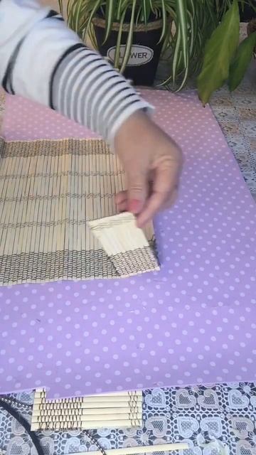 Cajita de bambú con un mantel individual смотреть онлайн