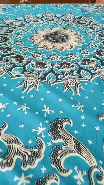 Batik table cloth and batik clothes. What's the difference between cloth and clothes? смотреть онлайн