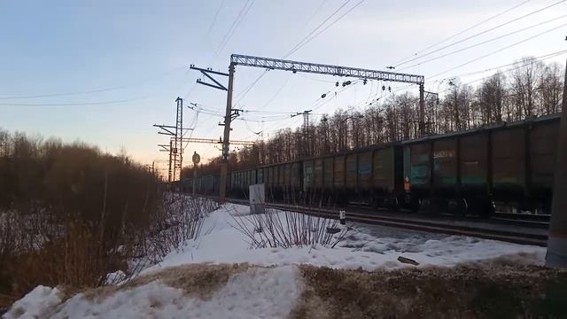 электровоз 2ЭС6-1010 с грузовым поездом смотреть онлайн