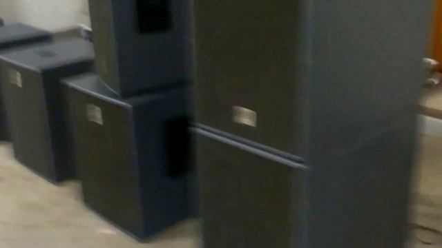 HK-Audio Projektor mit 4x 15" Premium Bass Array смотреть онлайн