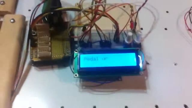 Arduino piezo MIDI controller - Sustain pedal LCD test смотреть онлайн