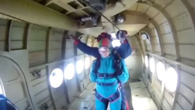 прыжок с парашютом в тандеме. 14.04.2013 г. смотреть онлайн