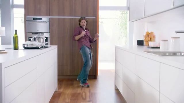 Mebelnyiy-salon-BLUM-Reklamnyiy-rolik смотреть онлайн