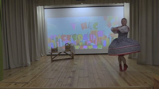 Детский танцевальный коллектив "Родничок", т. "Началось в деревне утро", исп. Ревякина Анастасия смотреть онлайн