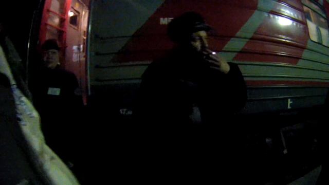 2013-10-06. Новосибирск. Храпуна ссаживают с поезда смотреть онлайн