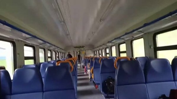 Тамбур электропоезда ЭП2Д-0096 с новым информатором УПУ