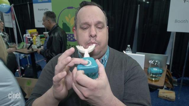Y-Brush toothbrush can clean all your teeth in 10 seconds смотреть онлайн