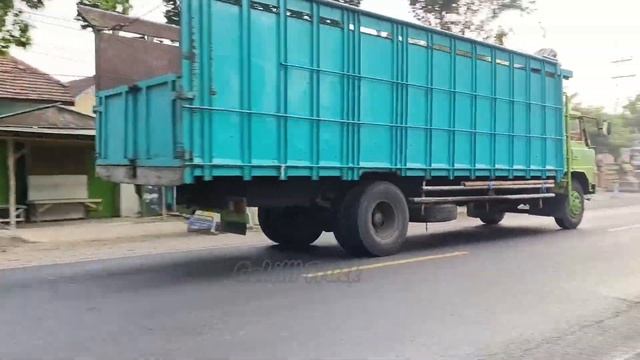 Truk Tronton Gandeng Panjang Mitsubishi Fuso 4x2 220ps смотреть онлайн