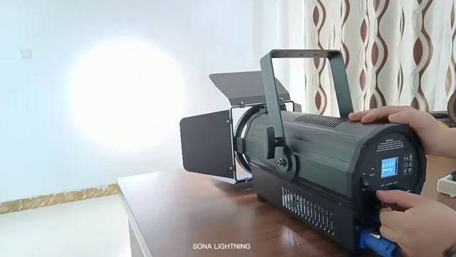 Professional Silent Electronic +manual Zoom led 200/300w fresnel spot lighting смотреть онлайн